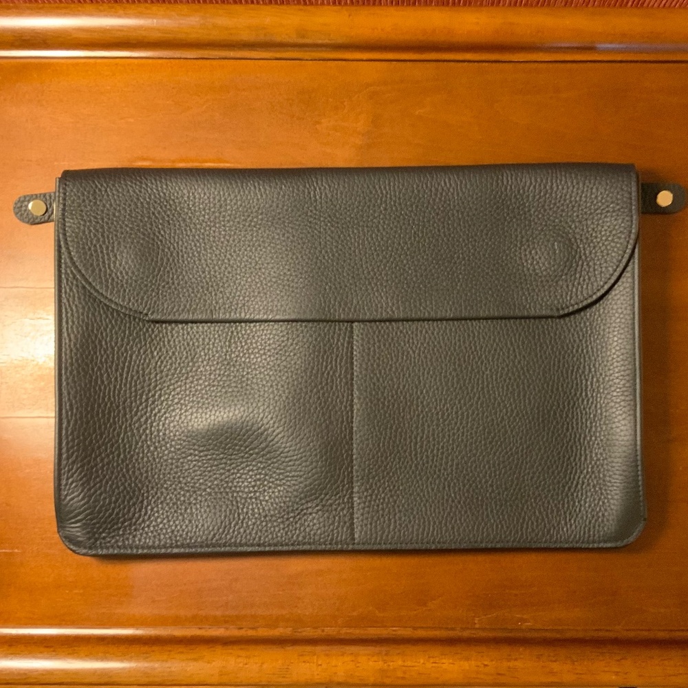 Cuyana Tech Carryall Black Pebble Leather 15-16” for Cuyana System Tote